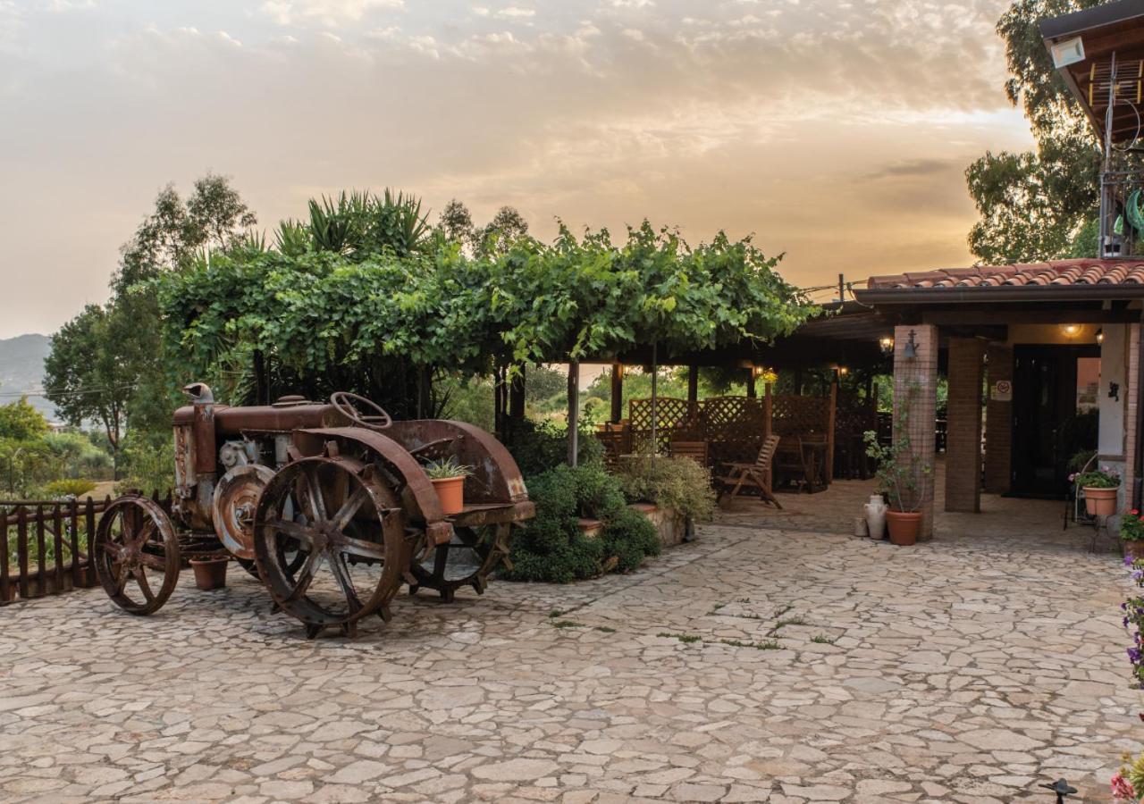 Il Sorgituro - Agriturismo Postiglione Zewnętrze zdjęcie